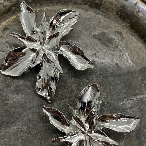 Anthropologie Silver Flower Earrings - Picture 6 of 13
